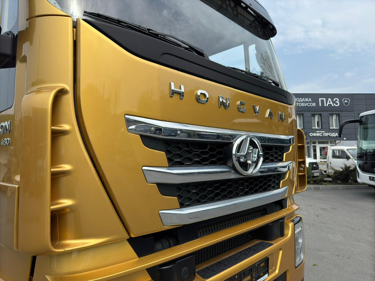 Hongyan Genlyon C500: Седельный тягач в продаже 