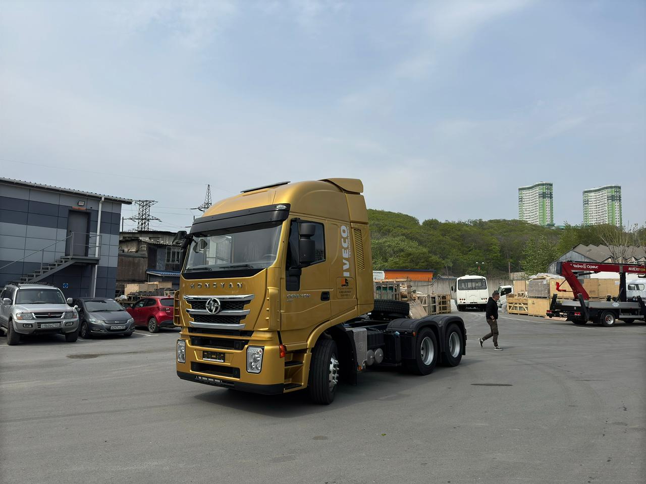 Hongyan Genlyon C500: Седельный тягач в продаже 