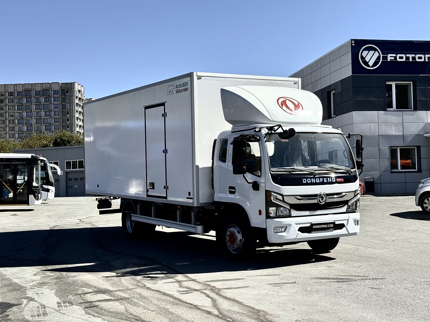 DongFeng C120N с изотермическим фургоном