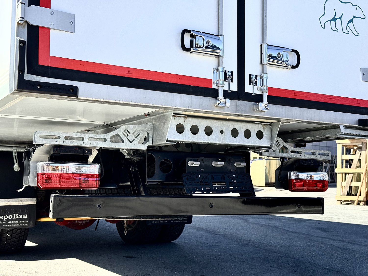 DongFeng C120N с изотермическим фургоном