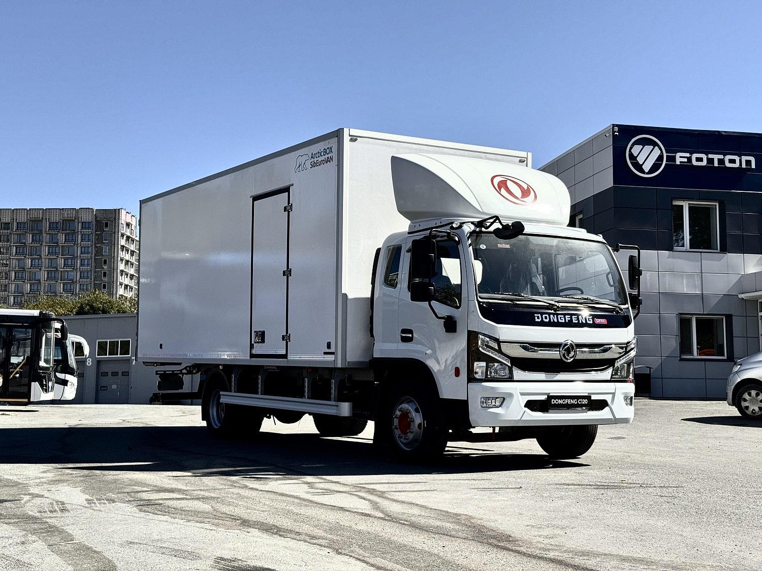 DongFeng C120N с изотермическим фургоном