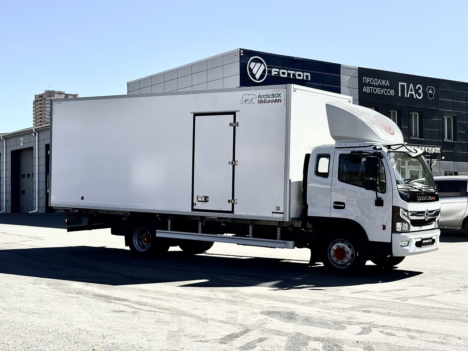 DongFeng C120N с изотермическим фургоном