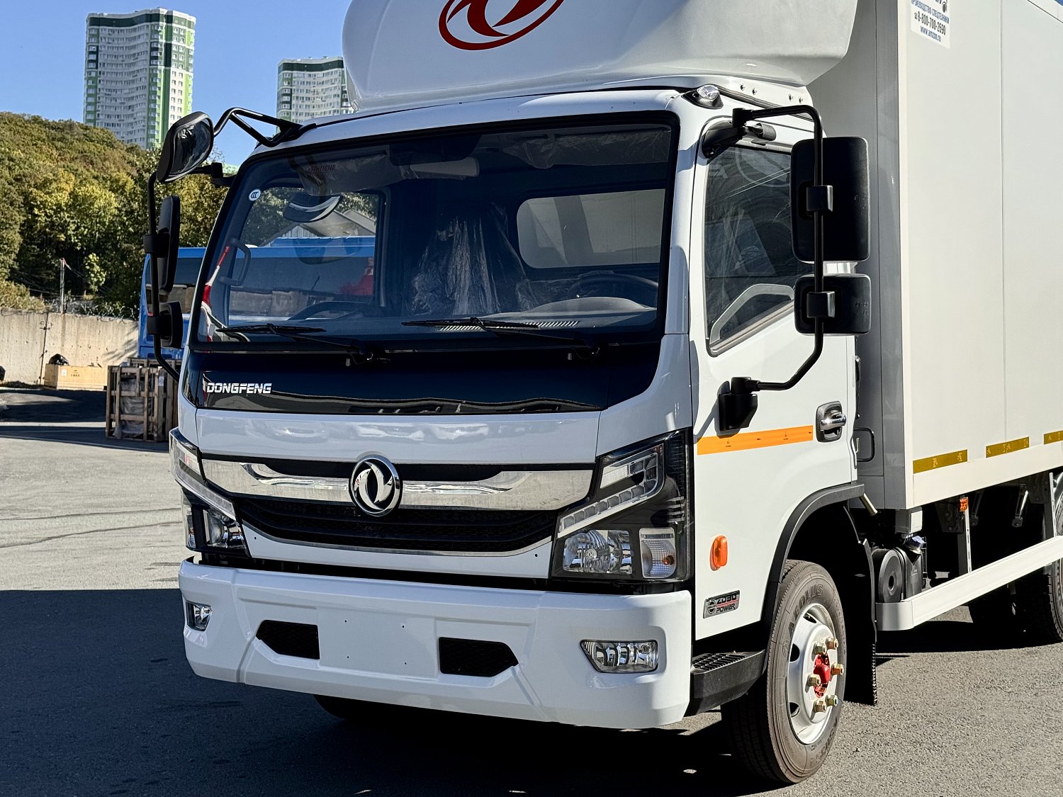 DongFeng Z55L с изотермическим фургоном с полной массой 5.5 т