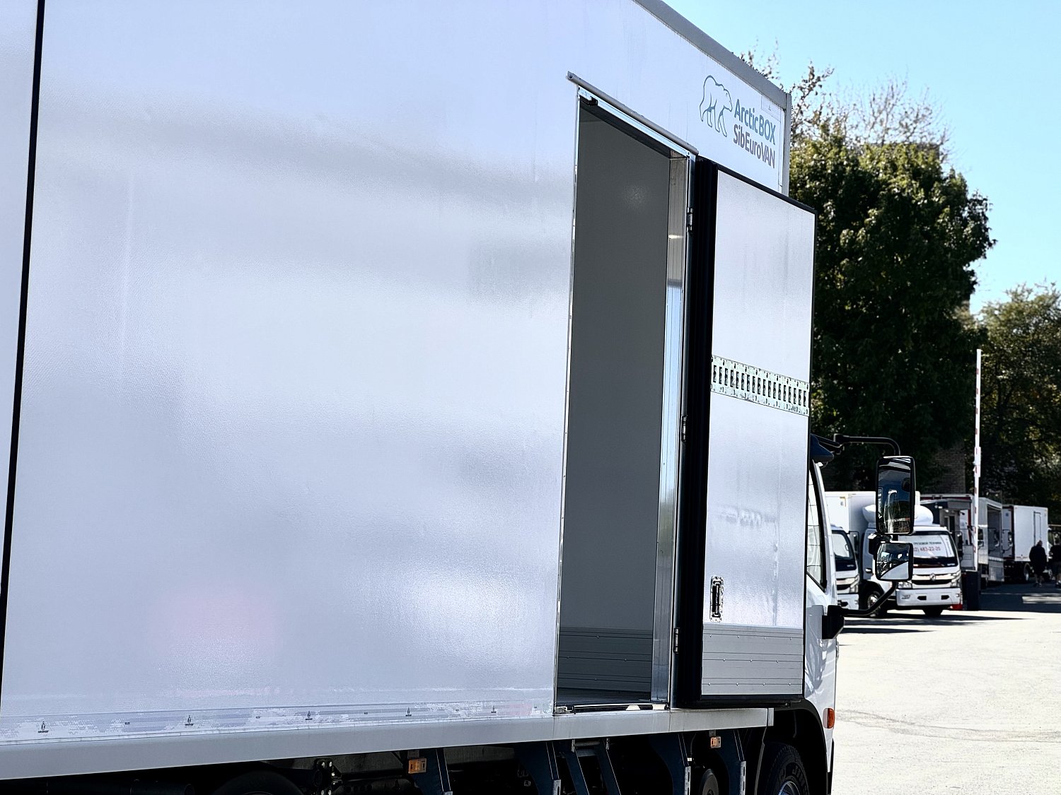 DongFeng C120N с изотермическим фургоном