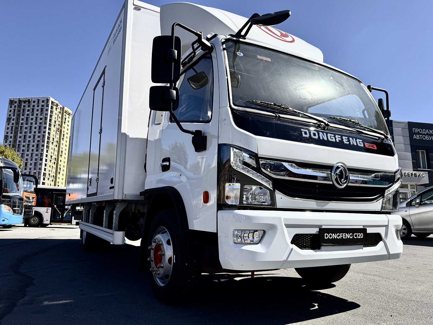 DongFeng C120N с изотермическим фургоном