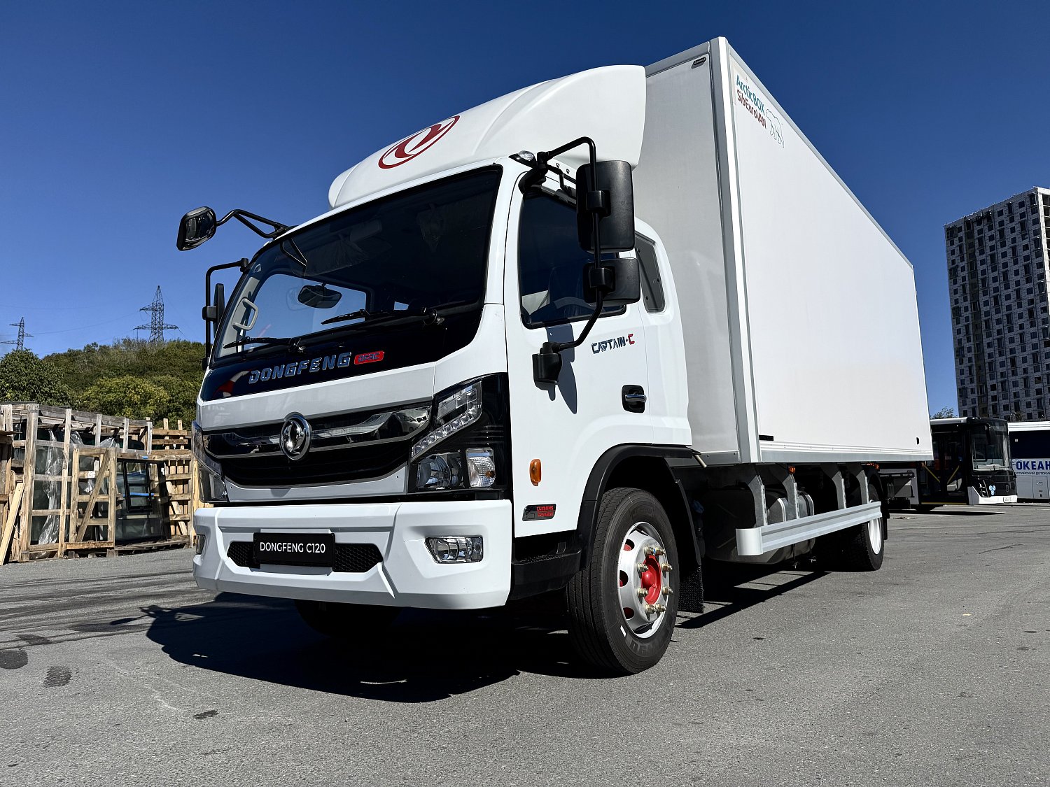 DongFeng C120N с изотермическим фургоном