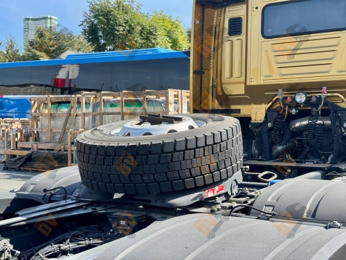 Седельный тягач 6х4 HONGYAN C500